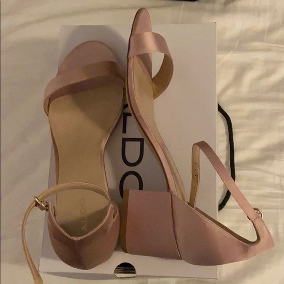 Pink satin sandals - Picture 2 of 3